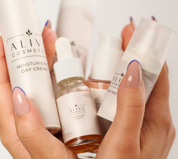 AlivuCosmetics bietet zertifizierte Naturkosmetik für alle Hauttypen, die mit nachhaltigen und natürlichen Inhaltsstoffen für eine gesunde Haut sorgt.