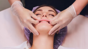 Buccalmassage und Maderomassage bei Rundum schön by Rebecca Jahn – natürliche Gesichts- und Körperbehandlungen in Wiener Neustadt.