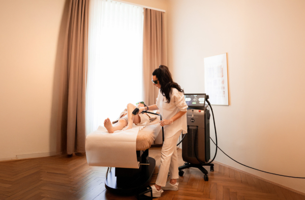 Saranda Ogradnig bietet in Graz dauerhafte Laser-Haarentfernung für Frauen und Männer – modernste Technologie sorgt für glatte Haut, reduziert eingewachsene Haare und unterstützt einen aktiven Lebensstil.