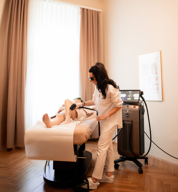 Saranda Ogradnig bietet in Graz dauerhafte Laser-Haarentfernung für Frauen und Männer – modernste Technologie sorgt für glatte Haut, reduziert eingewachsene Haare und unterstützt einen aktiven Lebensstil.