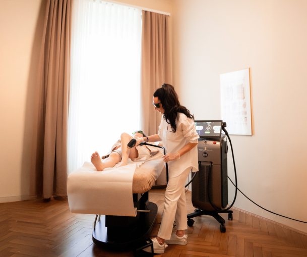 Saranda Ogradnig bietet in Graz dauerhafte Laser-Haarentfernung für Frauen und Männer – modernste Technologie sorgt für glatte Haut, reduziert eingewachsene Haare und unterstützt einen aktiven Lebensstil.