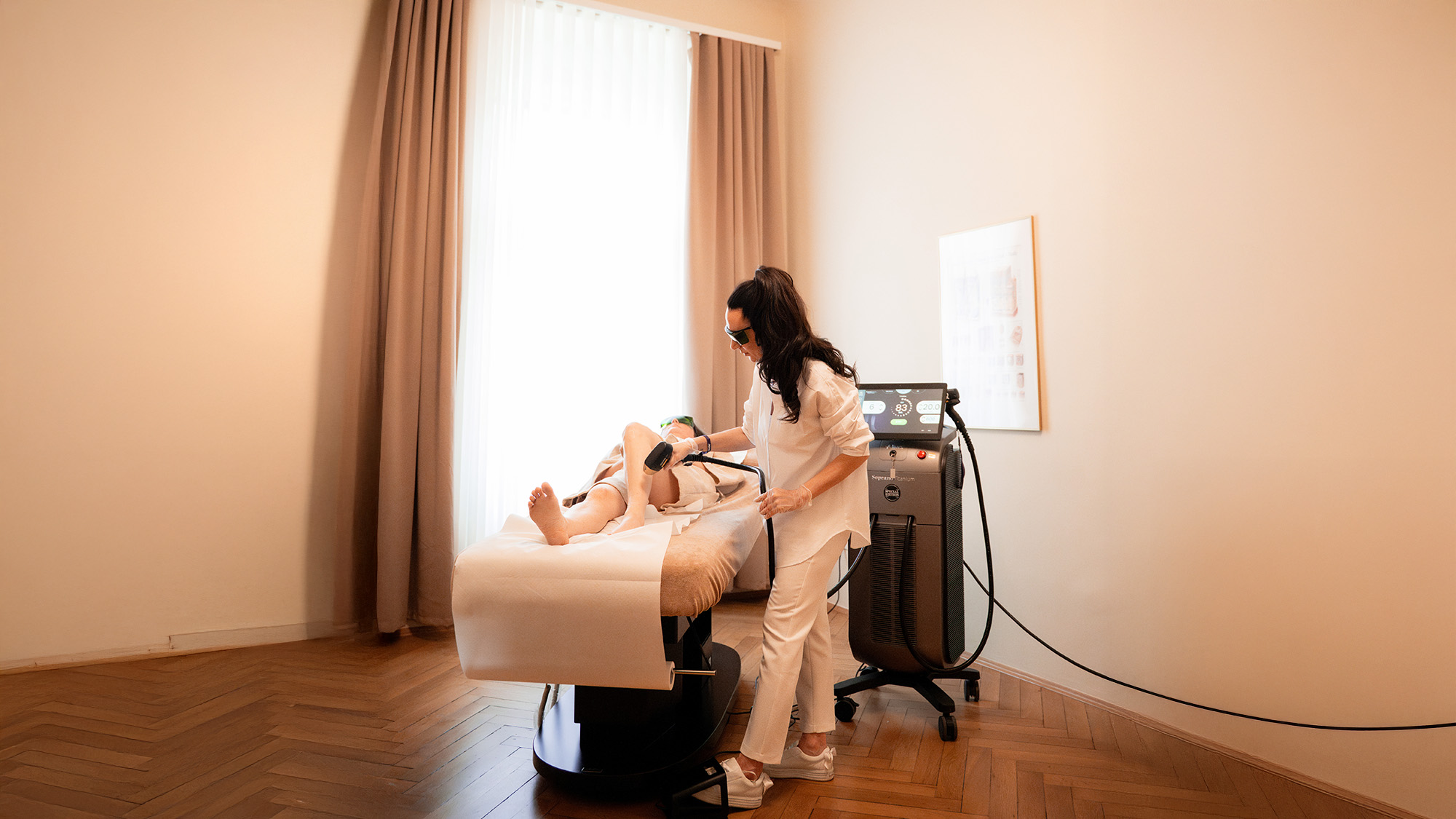 Saranda Ogradnig bietet in Graz dauerhafte Laser-Haarentfernung für Frauen und Männer – modernste Technologie sorgt für glatte Haut, reduziert eingewachsene Haare und unterstützt einen aktiven Lebensstil.