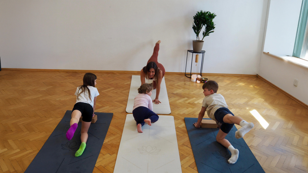 Cornelia Koch-Beyer zeigt, wie Yoga und Achtsamkeit Stress reduzieren, das Wohlbefinden stärken und die Haut zum Strahlen bringen – mit flexiblen Kursen für alle Altersgruppen im Bezirk Deutschlandsberg, Leibnitz und online.