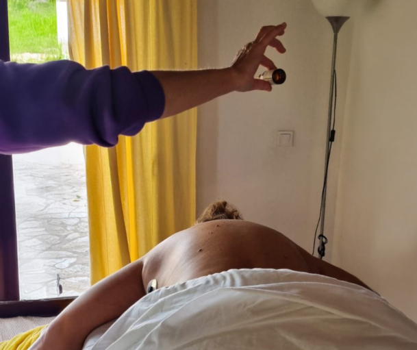 Ganzheitliche Steigerung des Wohlbefindens, Stressabbau und Biofeedback in Mittelkärnten mit Raindrops Frequency-Methoden von Scenarladys.