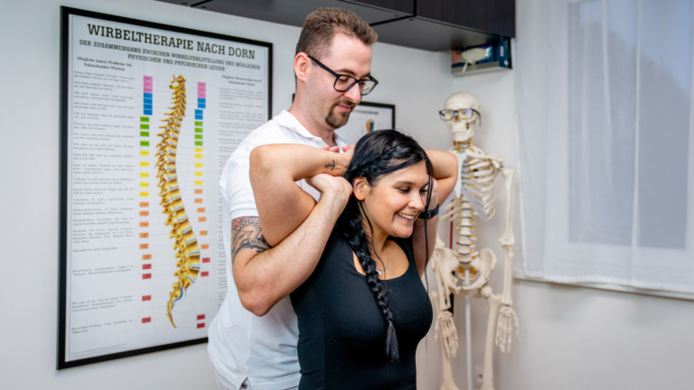 Wirbelwelt by Daniel Paul zeigt, wie Osteopathie Haltung, Mobilisation und Wohlbefinden verbessern kann.
