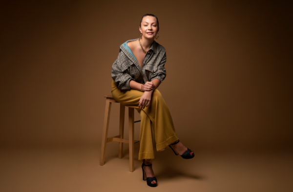 Jugenddreieck von Svetlana Holzfeind: Ganzheitliches Anti-Aging, nachhaltige Gesichtsverjüngung ohne Botox oder Eingriff.