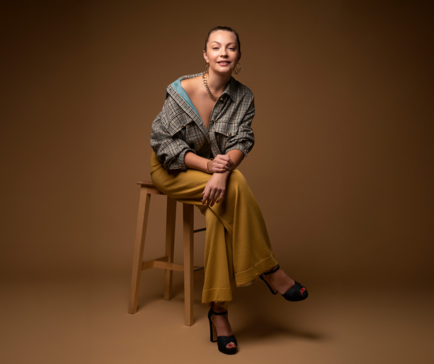 Jugenddreieck von Svetlana Holzfeind: Ganzheitliches Anti-Aging, nachhaltige Gesichtsverjüngung ohne Botox oder Eingriff.