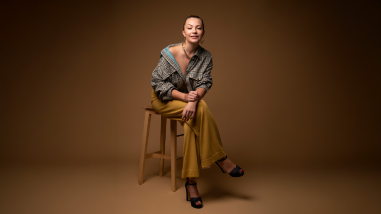 Jugenddreieck von Svetlana Holzfeind: Ganzheitliches Anti-Aging, nachhaltige Gesichtsverjüngung ohne Botox oder Eingriff.