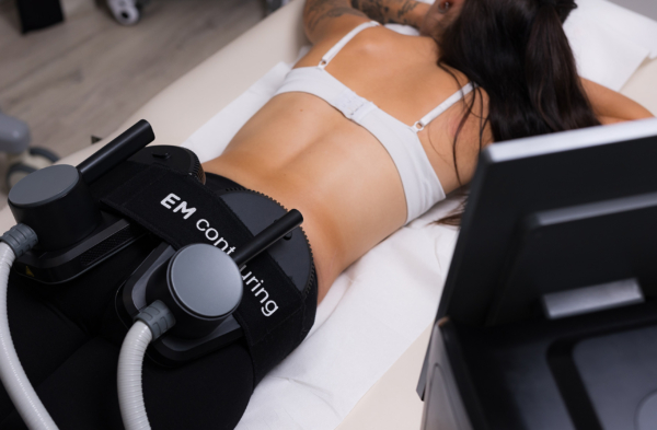 EMP-Body und EMP-Muskelaufbau bei Aurora Wien: innovative, nicht-invasive Behandlung zur Hautstraffung und Muskelstimulation für nachhaltige ästhetische Ergebnisse.