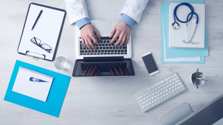 Symbolbild zum Bericht: Kliniken und Praxen erhalten neue, kostenlose Materialien zur Impfaufklärung – Foto: Free-Photos / Pixabay